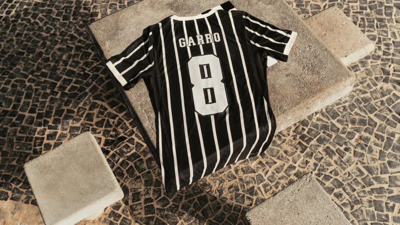 Corinthians lança uniforme inspirado na Invasão Corintiana de 1976