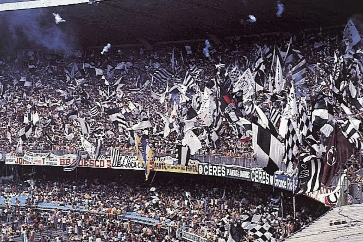 Corinthians lança uniforme inspirado na Invasão Corintiana de 1976