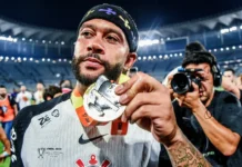 Corinthians negocia renovação com Memphis envolvendo dívida, empresas e possível redução salarial Corinthians negocia renovação com Memphis envolvendo dívida