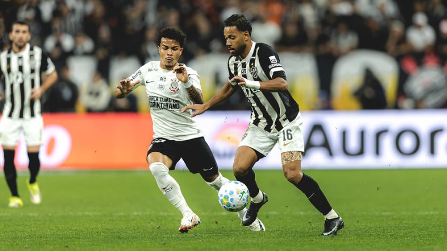 Corinthians vence o Atlético-MG, sai do Z4 e ganha respiro