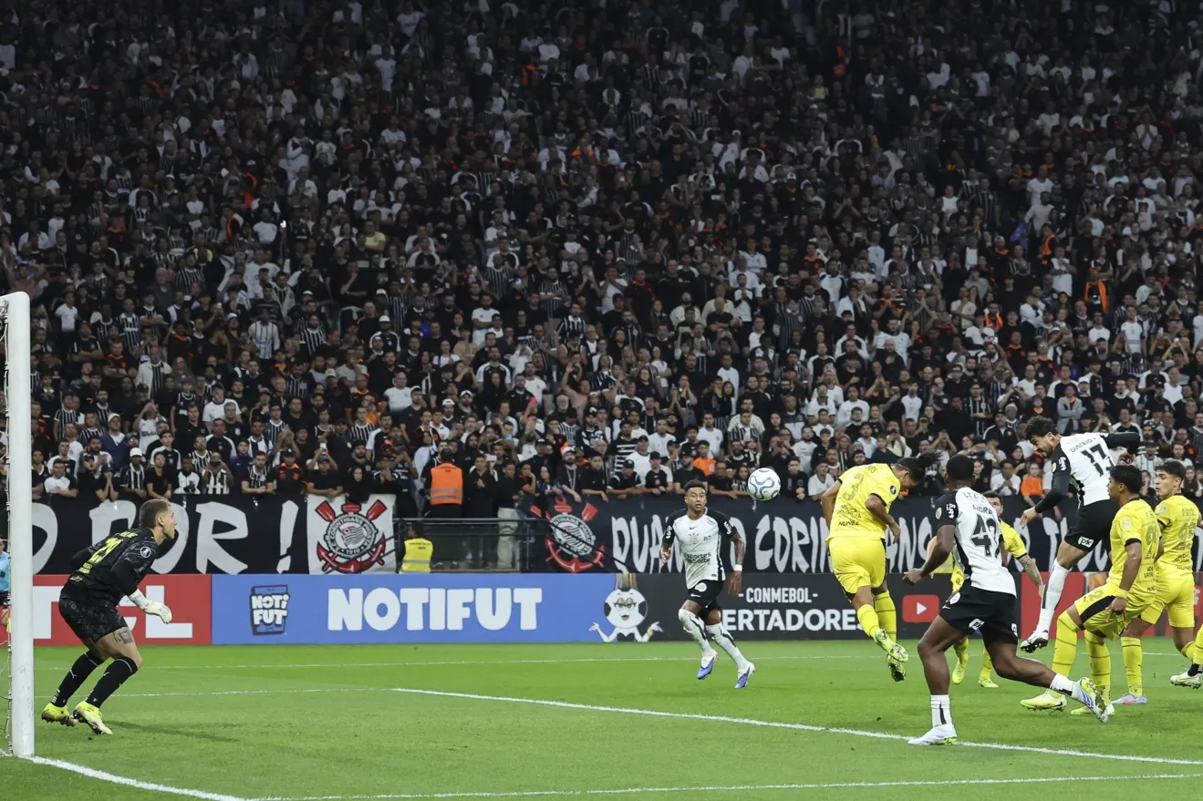 Corinthians vira primeiro brasileiro classificado às oitavas da Libertadores
