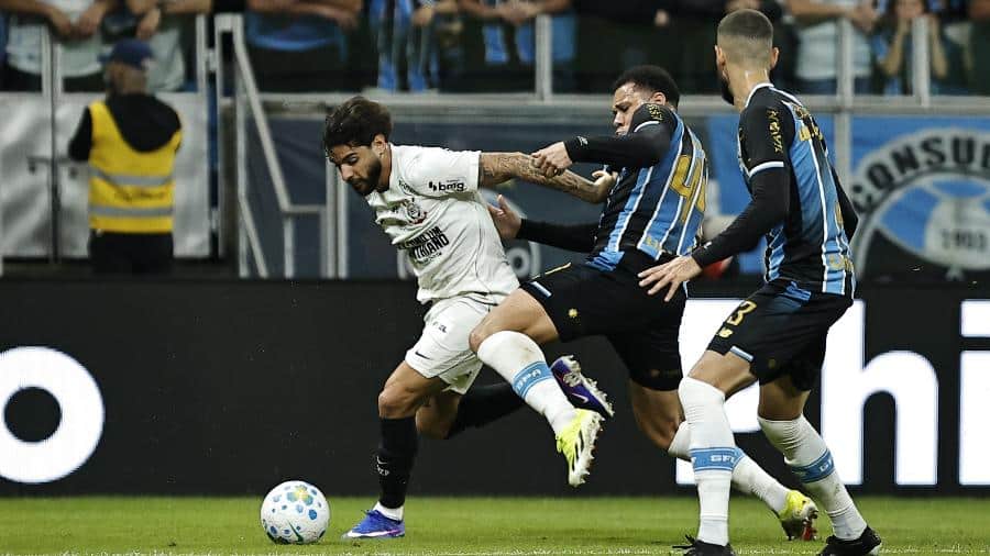 Corinthians vira sobre o Grêmio em Porto Alegre