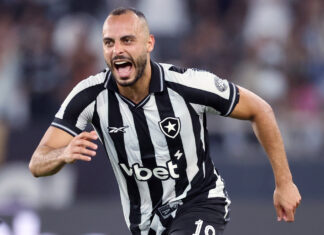 Corinthians volta ao Z4 após derrota para o Botafogo e vê Arthur Cabral decidir com hat-trick Corinthians volta ao Z4 após derrota para o Botafogo