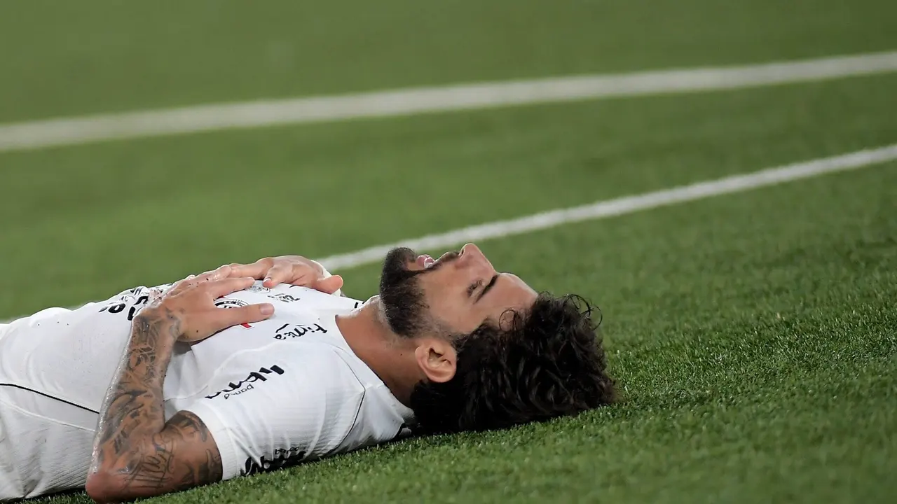 Corinthians volta ao Z4 após derrota para o Botafogo