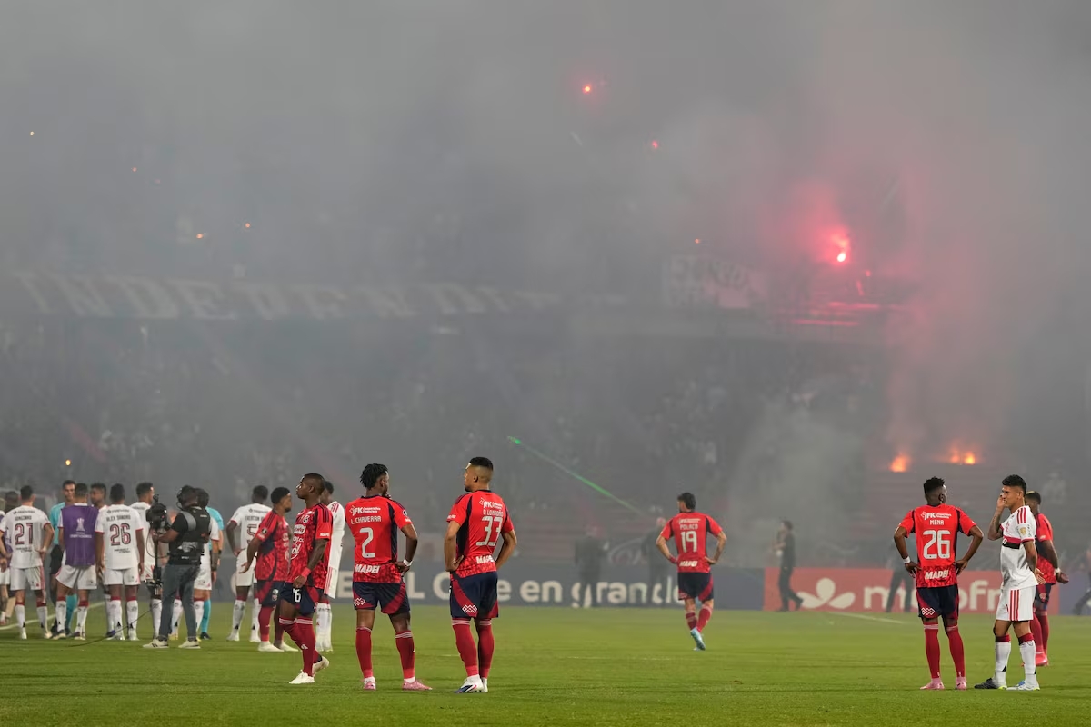 Crise política e protestos causam caos em Independiente Medellín x Flamengo