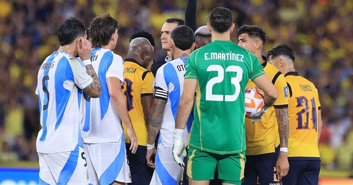 FIFA libera atletas suspensos para estreia na Copa após pressão da CONMEBOL