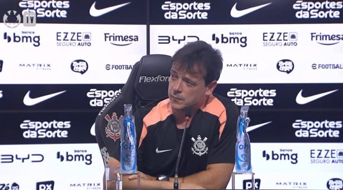 Fernando Diniz sinaliza confiança em Memphis e Corinthians passa a discutir renovação com mais cautela Fernando Diniz sinaliza confiança em Memphis e Corinthians passa a discutir renovação