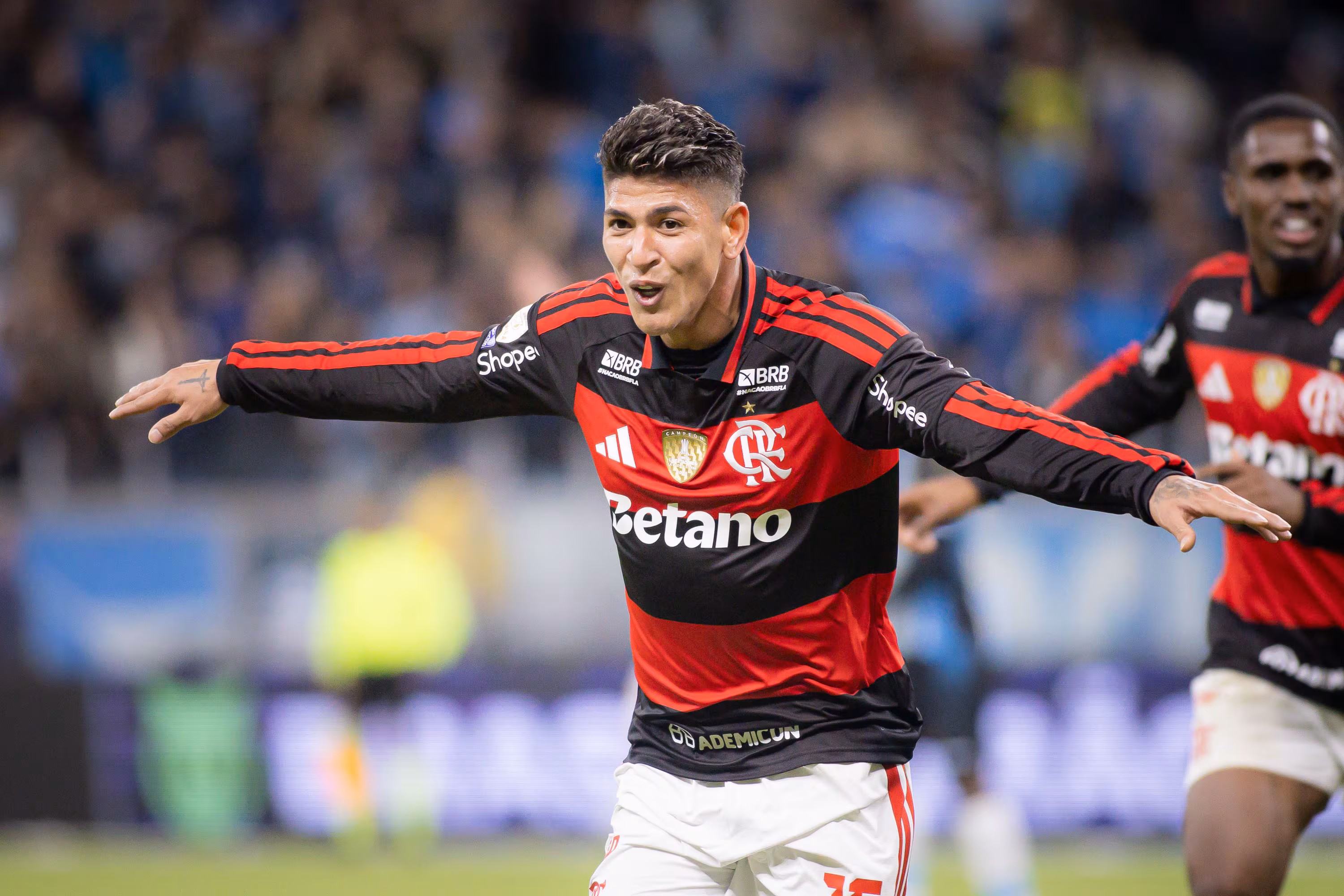 Flamengo vence o Grêmio, pressiona Palmeiras e reacende disputa pela liderança do Brasileirão Flamengo vence o Grêmio, pressiona Palmeiras e reacende disputa