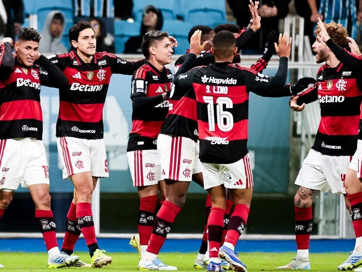 Flamengo vence o Grêmio, pressiona Palmeiras e reacende disputa
