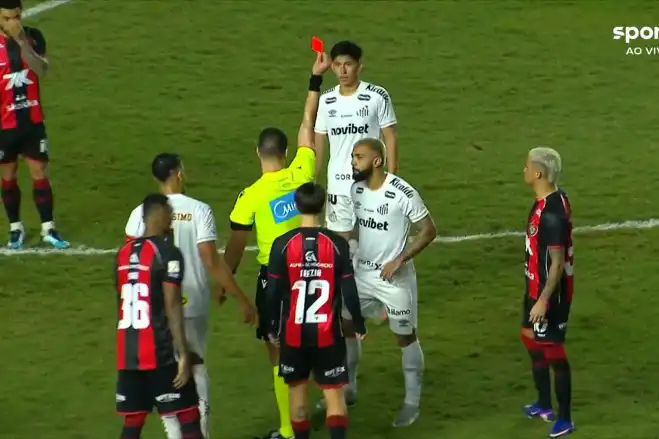 Gabigol marca, provoca torcida com gesto obsceno, é expulso