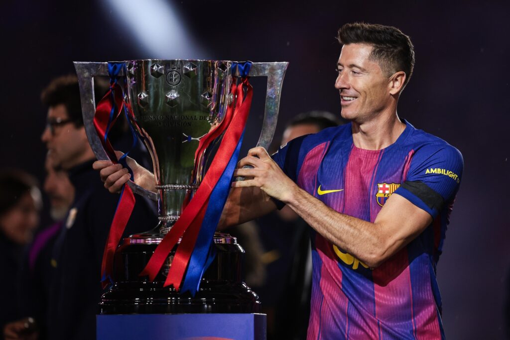 Lewandowski anuncia saída do Barcelona após quatro anos