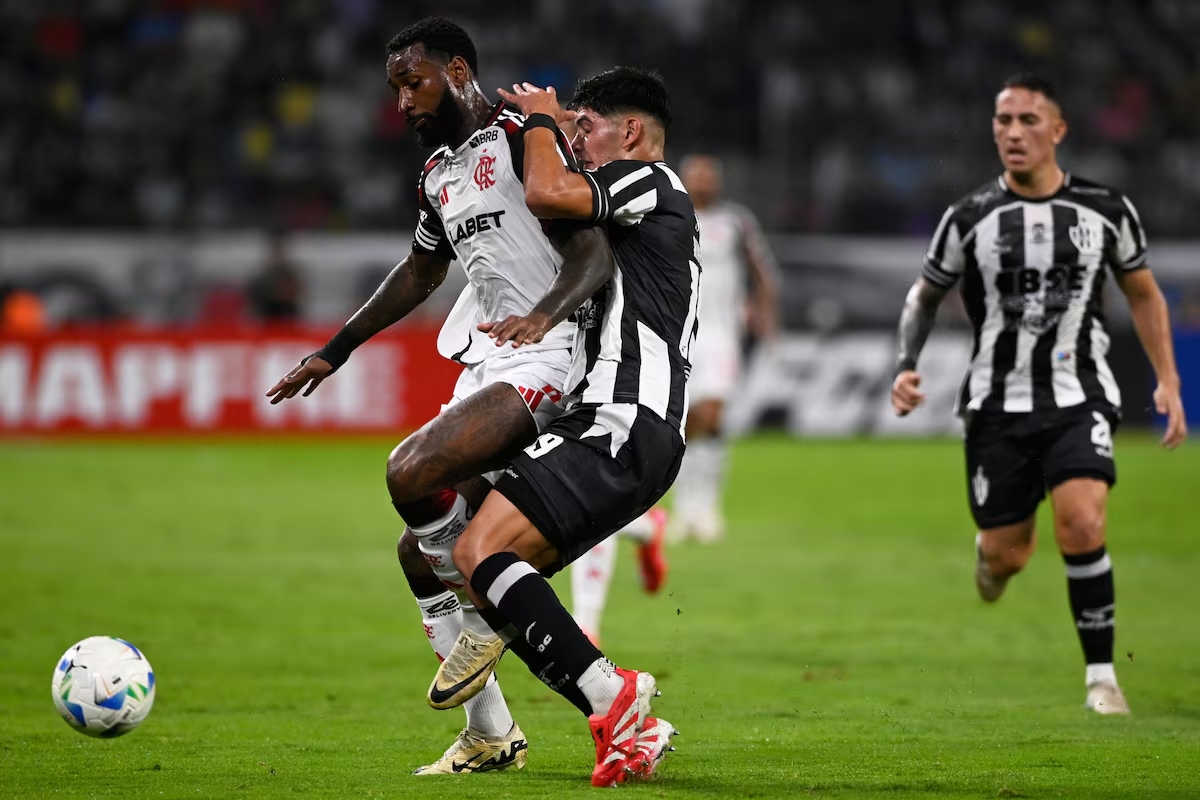 Jogadores de clubes brasileiros durante rodada decisiva da Libertadores e Sul-Americana 2026