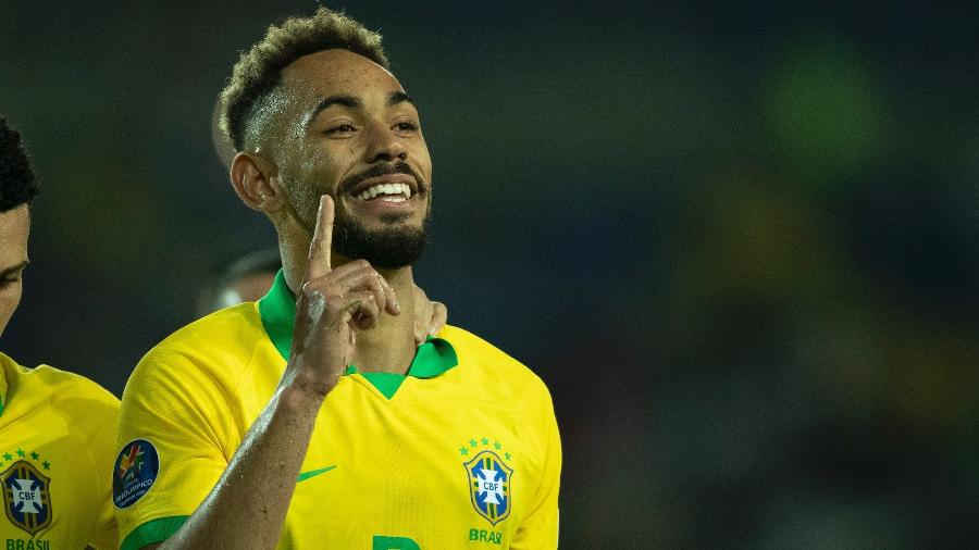 Matheus Cunha minimiza debate sobre camisa 10, mira título como presente de aniversário