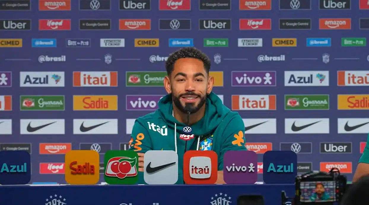 Matheus Cunha minimiza debate sobre camisa 10, mira título como presente de aniversário