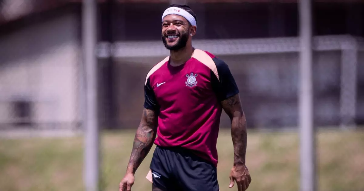 Memphis sente a panturrilha, tem retorno adiado e aumenta preocupação