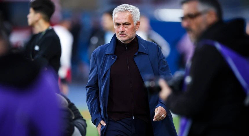 Mourinho admite contatos com o Real Madrid
