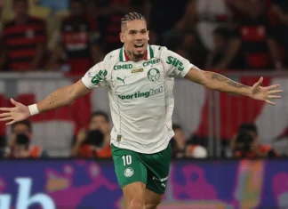 Palmeiras goleia o Flamengo no Maracanã, aproveita expulsão e encerra tabu de nove anos no Brasileirão Palmeiras goleia o Flamengo no Maracanã, aproveita expulsão e encerra tabu
