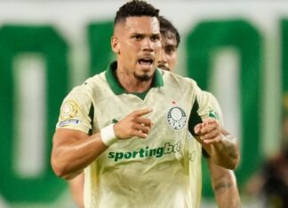 Paulinho desabafa após reestreia pelo Palmeiras e expõe lado emocional após 10 meses fora Paulinho desabafa após reestreia pelo Palmeiras