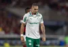 Paulinho provoca torcida do Flamengo após vitória do Palmeiras e reacende rivalidade no Maracanã Paulinho provoca torcida do Flamengo após vitória do Palmeiras