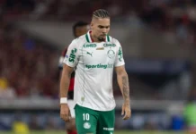 Paulinho provoca torcida do Flamengo após vitória do Palmeiras e reacende rivalidade no Maracanã Paulinho provoca torcida do Flamengo após vitória do Palmeiras