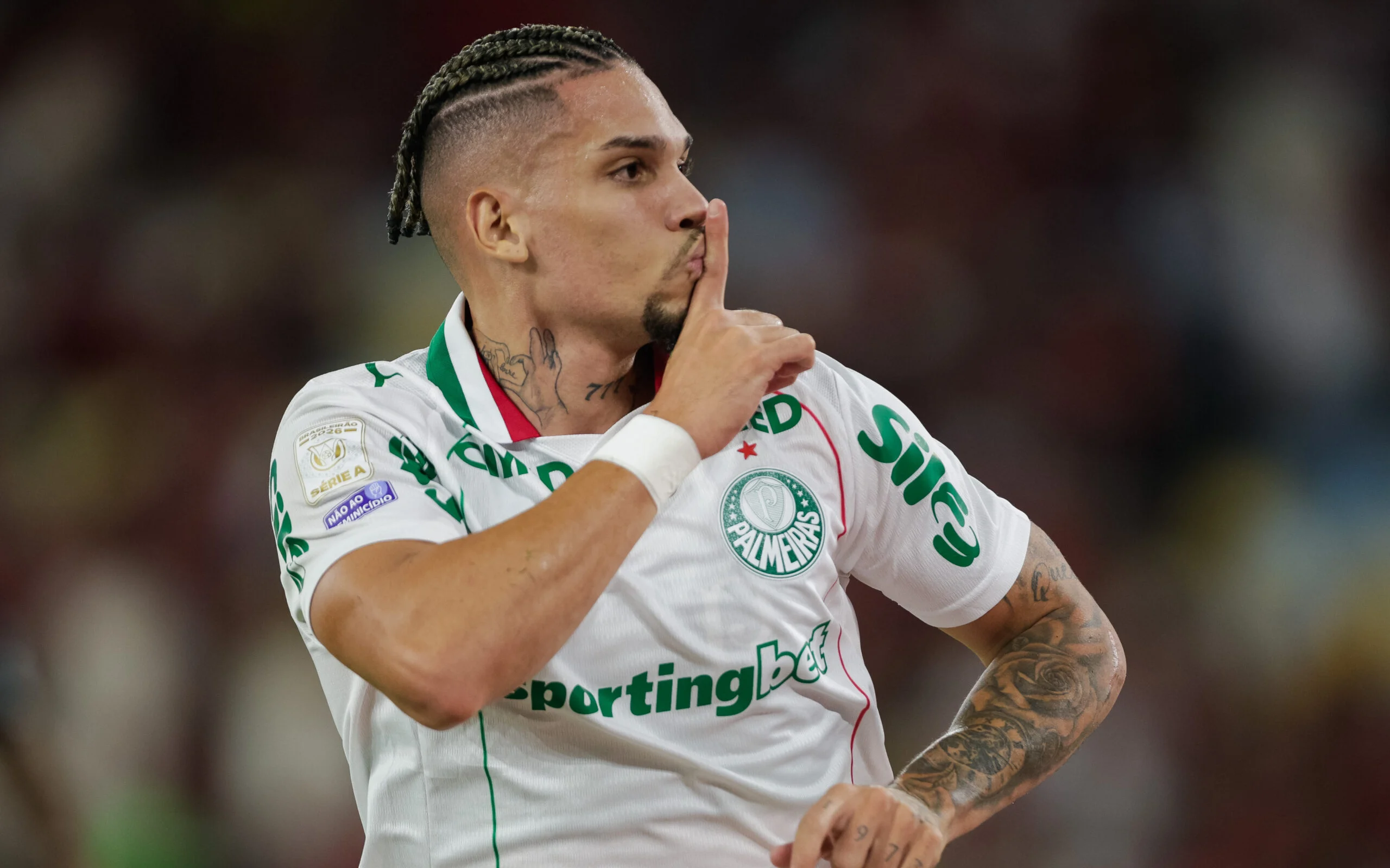 Paulinho provoca torcida do Flamengo após vitória do Palmeiras