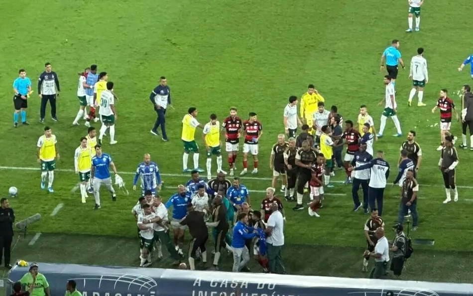Paulinho provoca torcida do Flamengo após vitória do Palmeiras