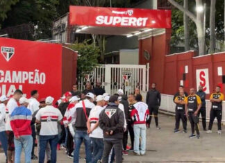 Protestos no CT aumentam pressão sobre diretoria do São Paulo após eliminação na Copa do Brasil