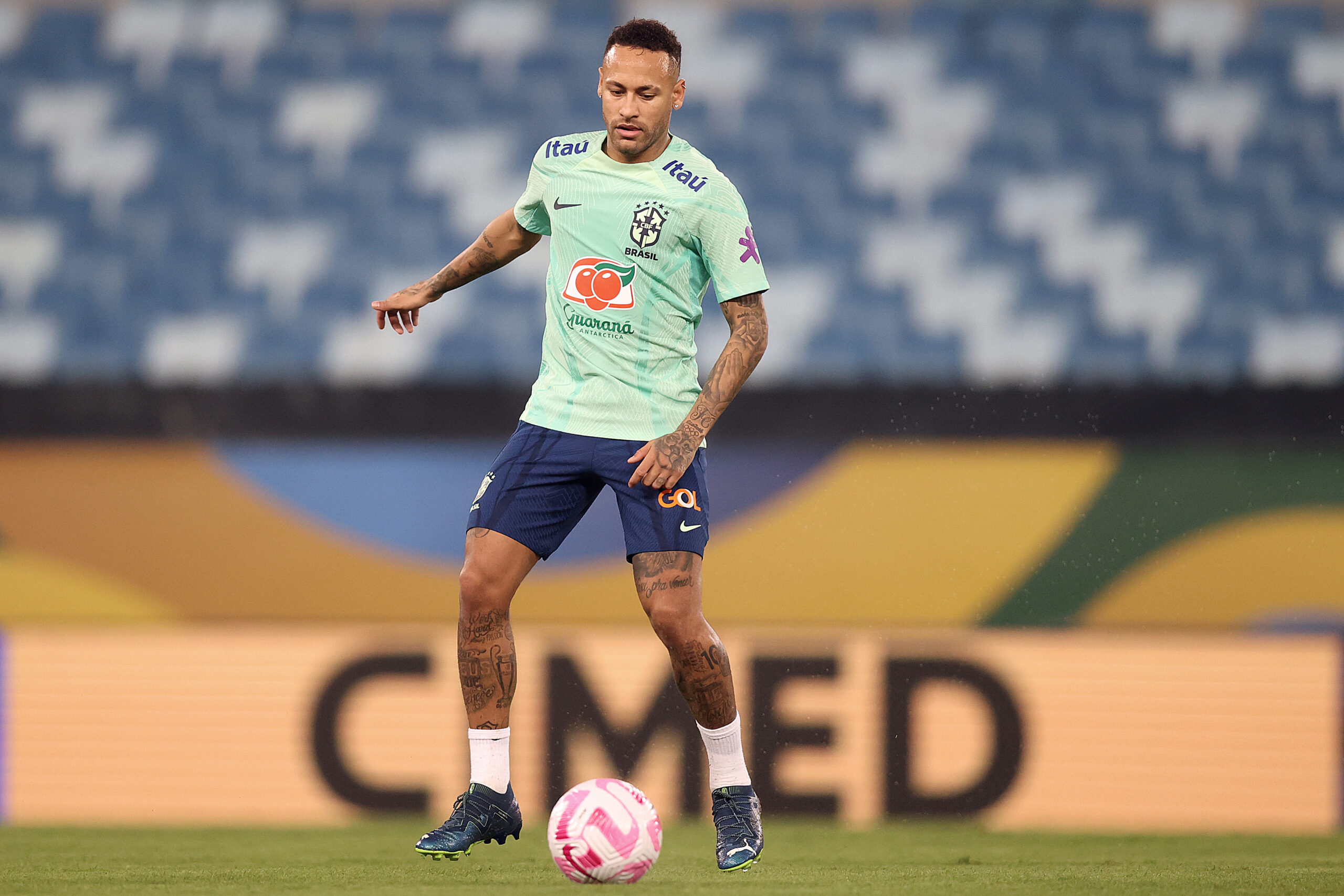 Rayan admite nervosismo ao conhecer Neymar