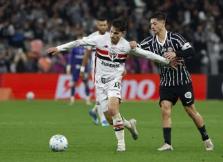 STJD denuncia Corinthians em três artigos após clássico contra o São Paulo e clube pode sofrer novas punições STJD denuncia Corinthians em três artigos após clássico contra o São Paulo