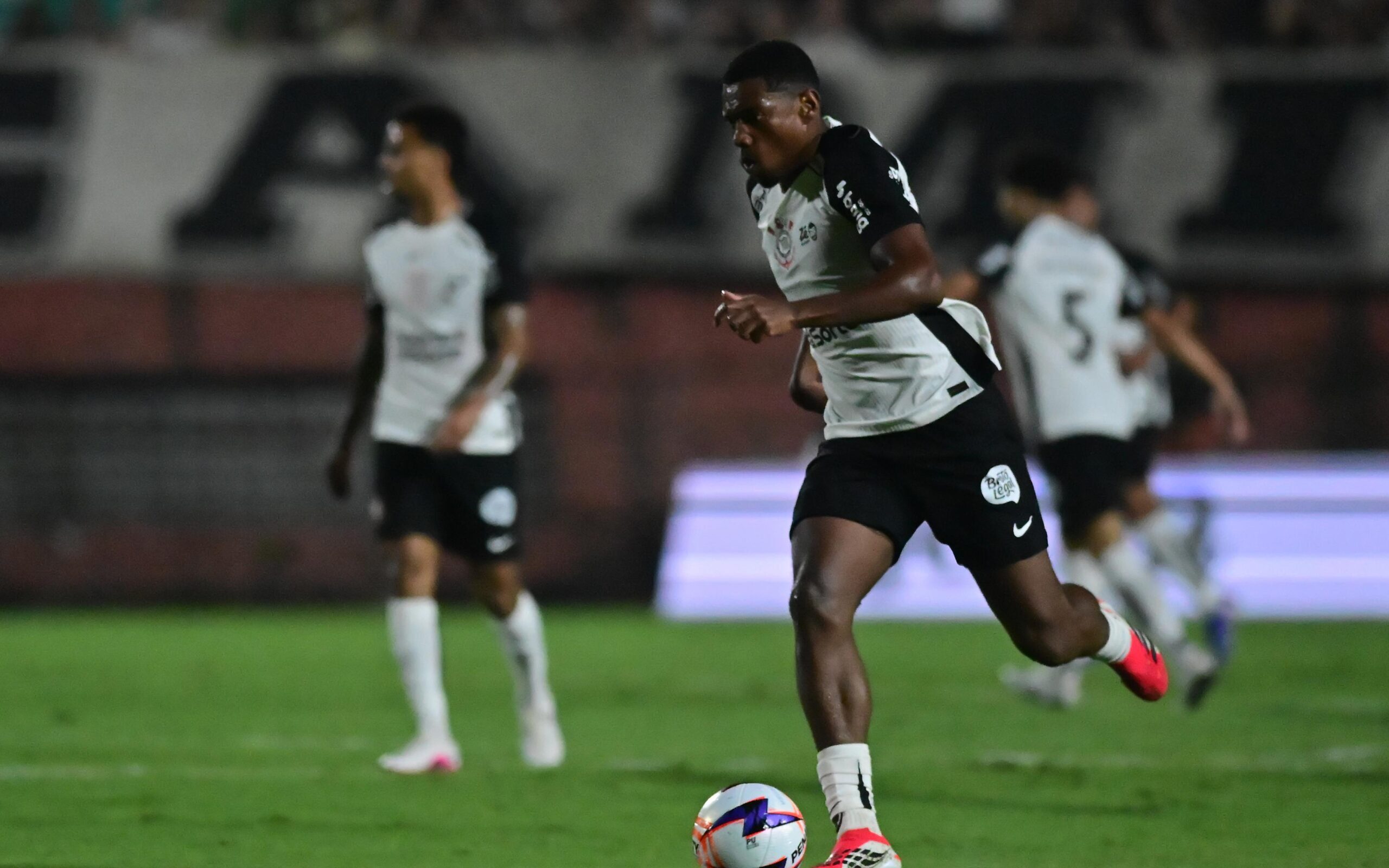 STJD suspende André por dois jogos e Corinthians terá que se reinventar