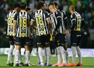 Santos repete erros, volta à zona de rebaixamento e amplia sensação de crise no Brasileirão Santos repete erros, volta à zona de rebaixamento e amplia sensação de crise