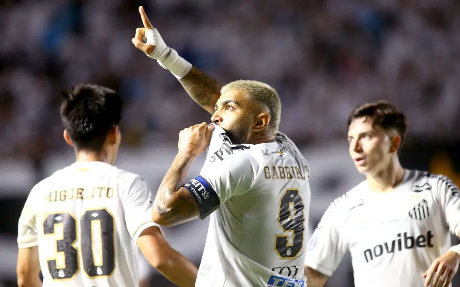Sem Neymar, Santos goleia e garante vaga nos playoffs