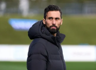 Técnico do Real Madrid nega vestiário ingovernável e reforça apoio a possível retorno de Mourinho Técnico do Real Madrid nega vestiário ingovernável