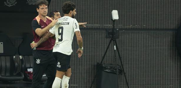Vaiado pela torcida, Yuri Alberto recebe respaldo de Fernando Diniz