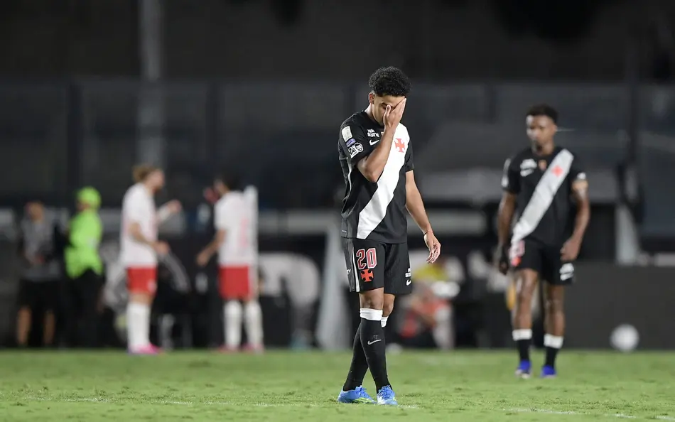 Vasco é dominado pelo Bragantino em São Januário