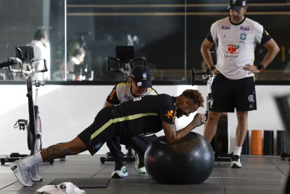 Ancelotti projeta retorno de Neymar aos treinos da Seleção
