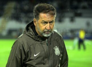 Augusto Melo é expulso do quadro associativo do Corinthians e crise política ganha novo capítulo Augusto Melo é expulso do quadro associativo do Corinthians