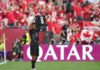 Canadá goleia o Catar, encaminha classificação e vê Koné sofrer lesão grave que o tira da Copa do Mundo Canadá goleia o Catar, encaminha classificação e vê Koné sofrer lesão grave que o tira da Copa do Mundo