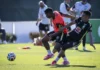 Casemiro acerta carrinho em Endrick durante treino da Seleção e lance gera repercussão antes da Copa do Mundo Casemiro acerta carrinho em Endrick durante treino da Seleção