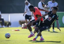 Casemiro acerta carrinho em Endrick durante treino da Seleção e lance gera repercussão antes da Copa do Mundo Casemiro acerta carrinho em Endrick durante treino da Seleção