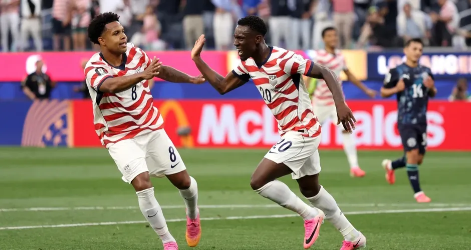 Estados Unidos goleiam Paraguai por 4 a 1 com show de Balogun