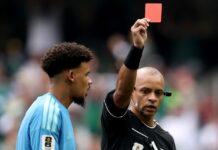 Ex-árbitro da FIFA faz avaliação direta sobre atuação de Wilton Pereira Sampaio na abertura da Copa do Mundo Ex-árbitro da FIFA faz avaliação direta sobre atuação de Wilton Pereira Sampaio