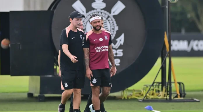 Fernando Diniz demonstra confiança na permanência de Memphis e pede reforços pontuais no Corinthians Fernando Diniz demonstra confiança na permanência de Memphis
