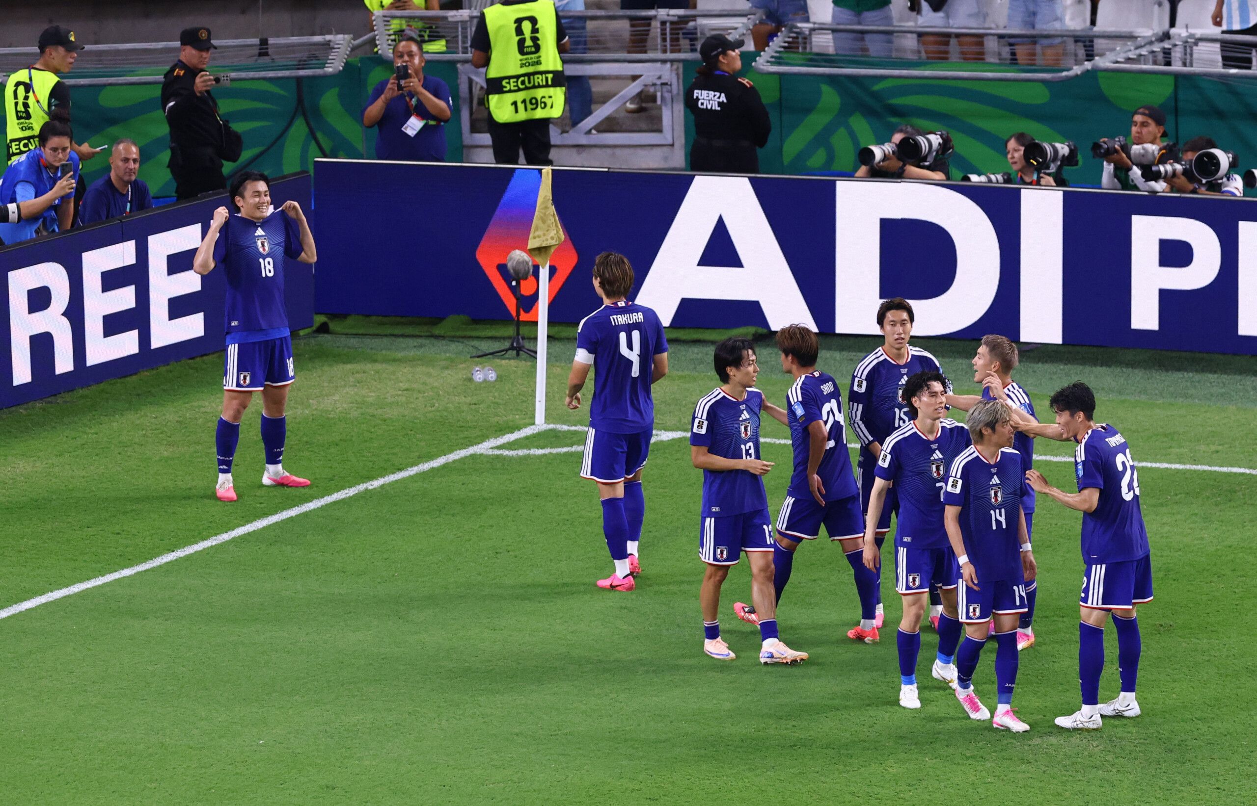 Japão goleia a Tunísia, conquista primeira vitória e elimina seleção africana na Copa do Mundo