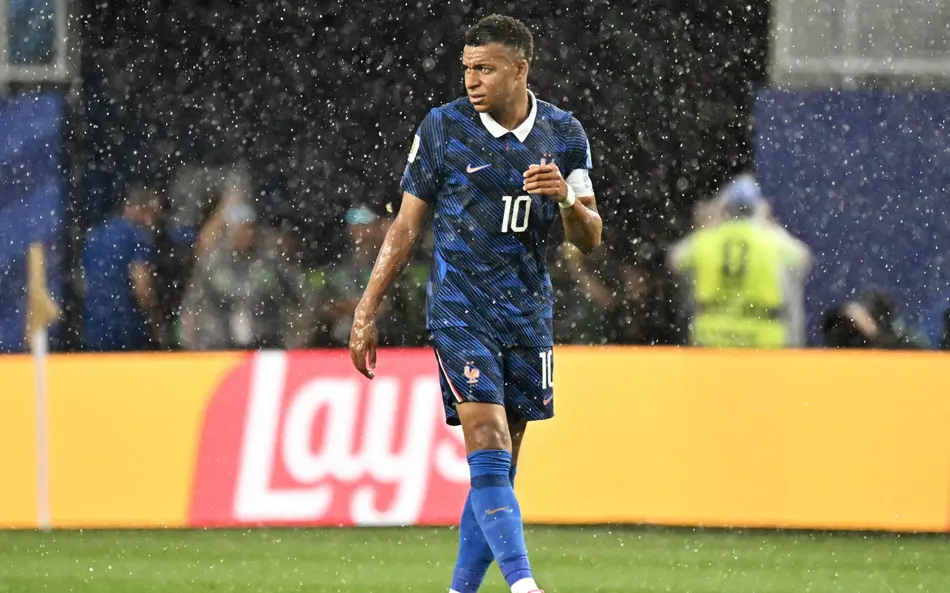 Mbappé decide novamente, França vence o Iraque e garante vaga antecipada no mata-mata da Copa do Mundo