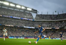 Mbappé decide novamente, França vence o Iraque e garante vaga antecipada no mata-mata da Copa do Mundo Mbappé decide novamente, França vence o Iraque e garante vaga antecipada no mata-mata da Copa do Mundo