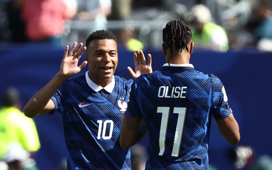 Mbappé marca dois, França supera Senegal e estreia com vitória na Copa do Mundo