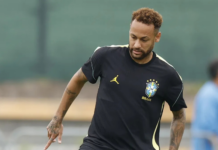 Neymar volta a treinar com o grupo, anima a Seleção e fica mais perto da estreia na Copa do Mundo Neymar volta a treinar com o grupo, anima a Seleção e fica mais perto da estreia na Copa do Mundo