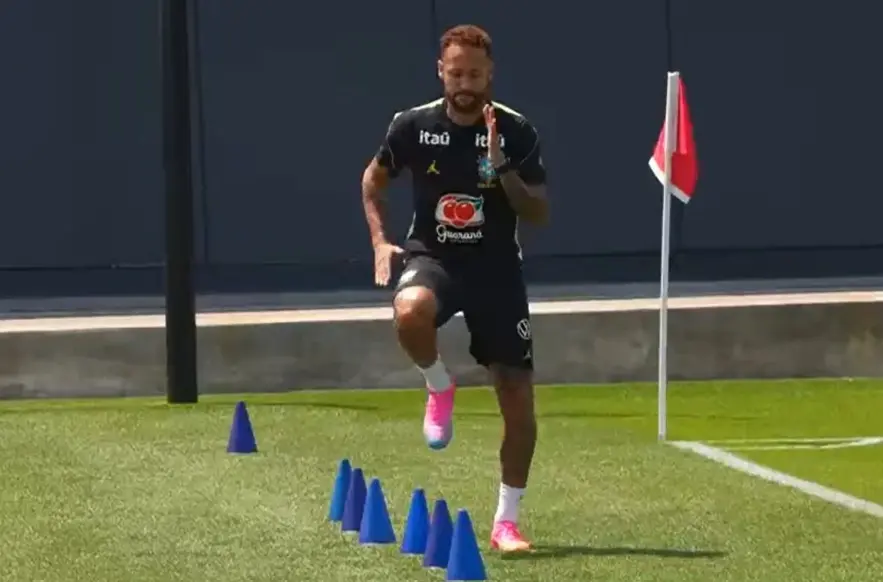 Neymar volta a treinar com o grupo, anima a Seleção e fica mais perto da estreia na Copa do Mundo