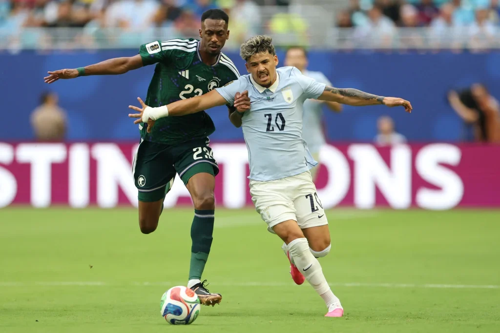 Uruguai reage no segundo tempo, busca empate contra a Arábia Saudita e evita tropeço na estreia da Copa
